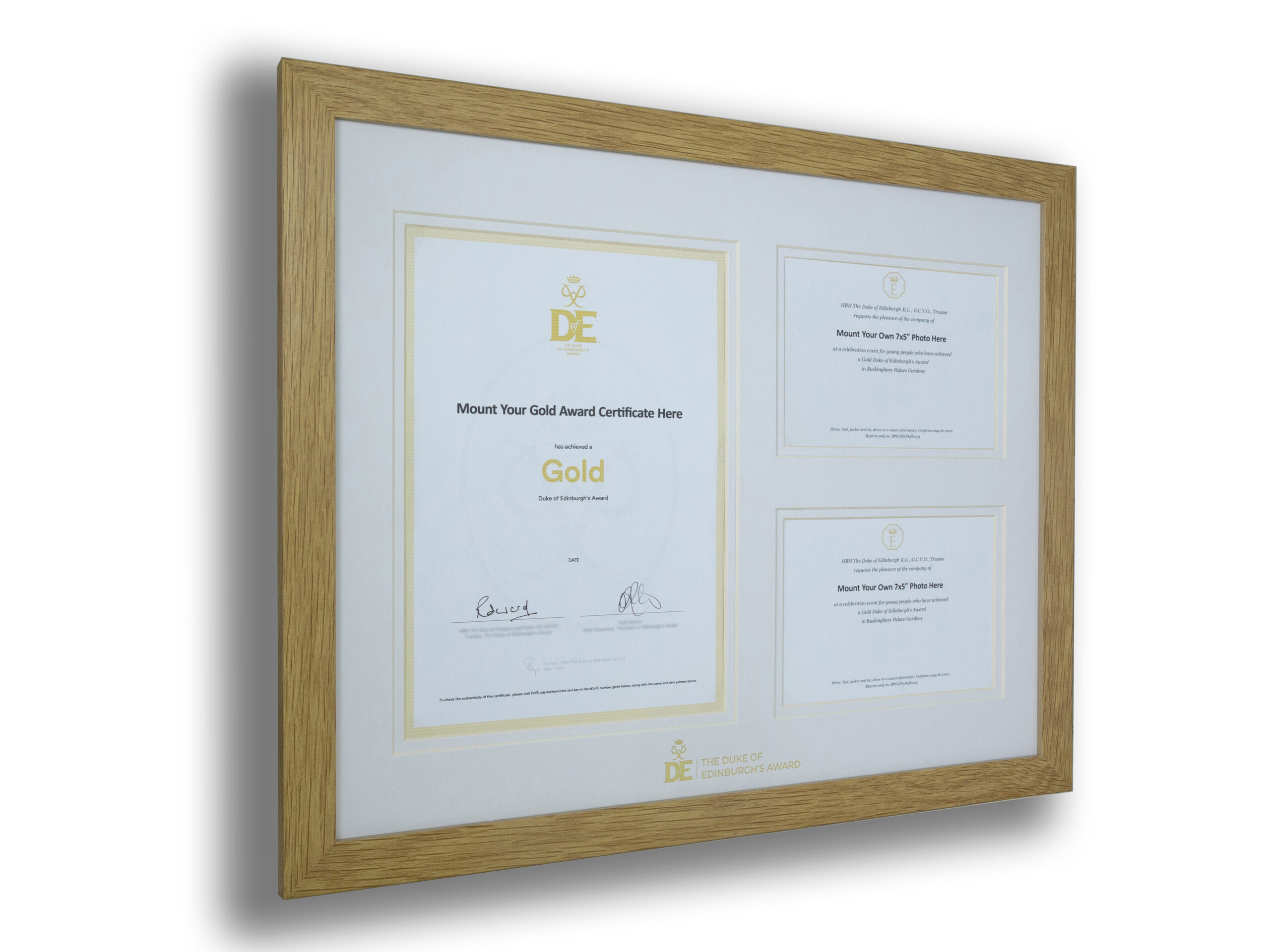 Tri-Aperture Mount – Spaces to mount your Gold Award Certificate, and two 7″x 5″ photographs (NI)